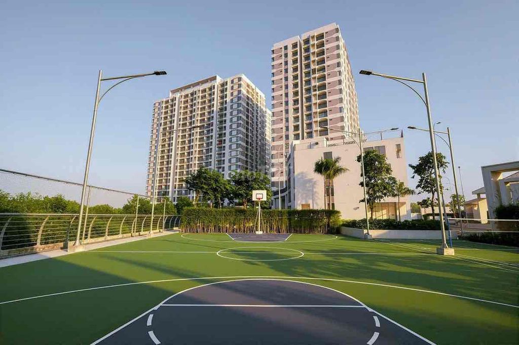 Rent three bedrooms, three Full toilets, 10 million furniture, near kran, college village.