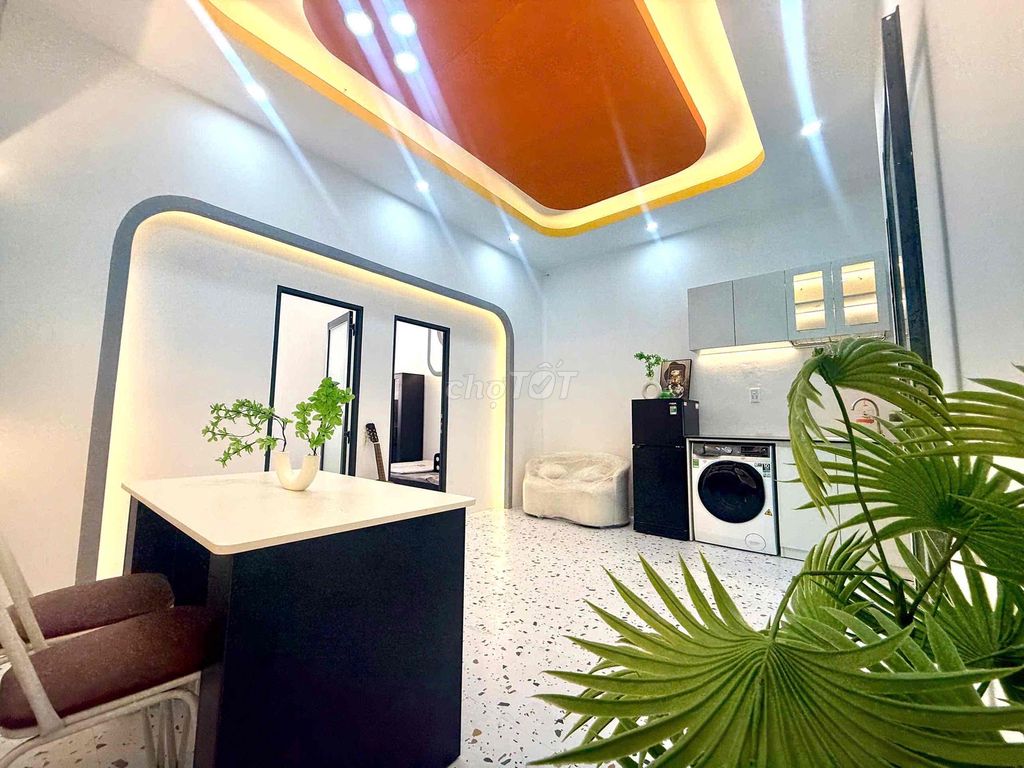 No restrictions on people and cars. Open two Tân Bình bedrooms.