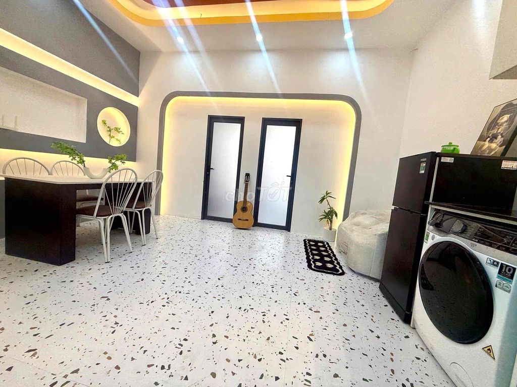 No restrictions on people and cars. Open two Tân Bình bedrooms.