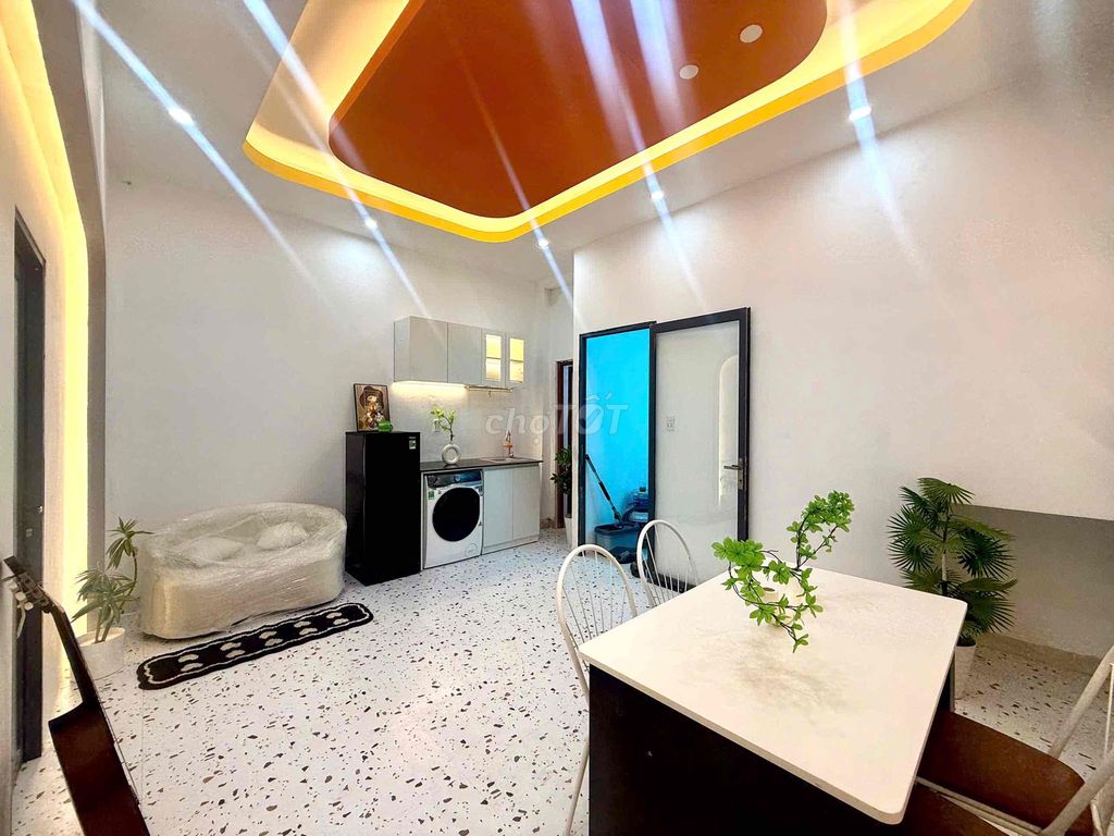 No restrictions on people and cars. Open two Tân Bình bedrooms.