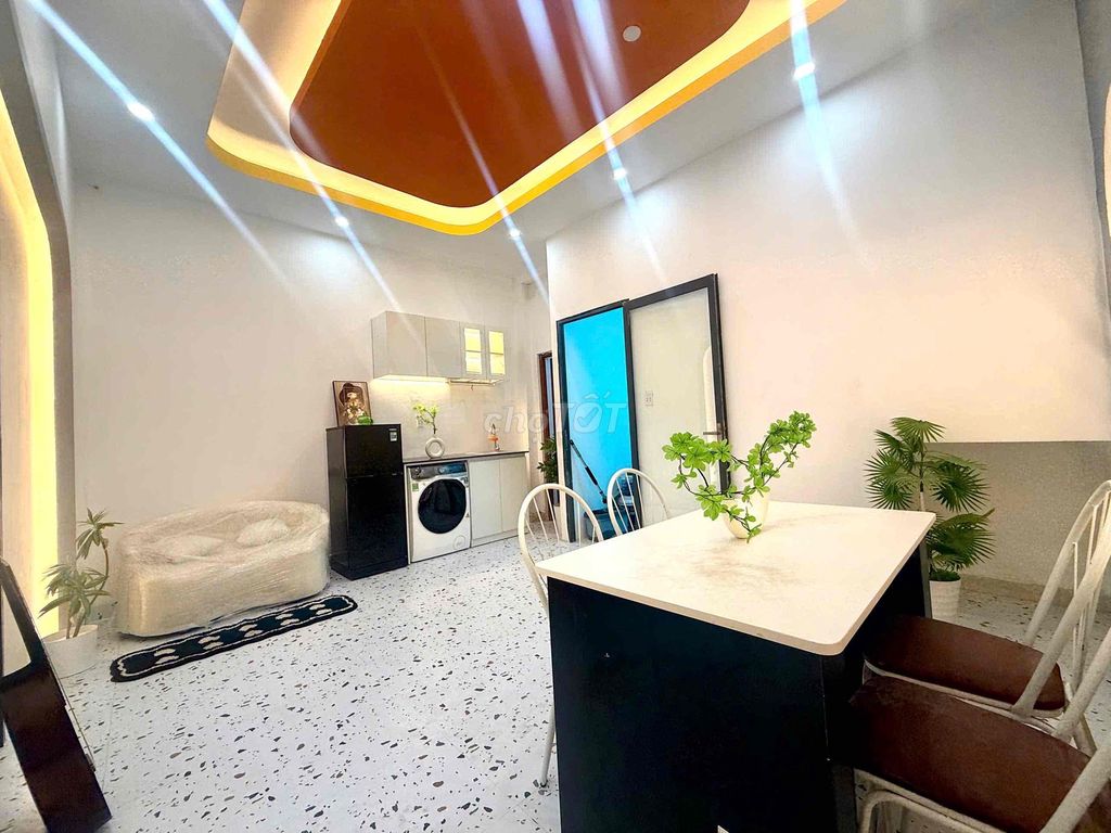 No restrictions on people and cars. Open two Tân Bình bedrooms.