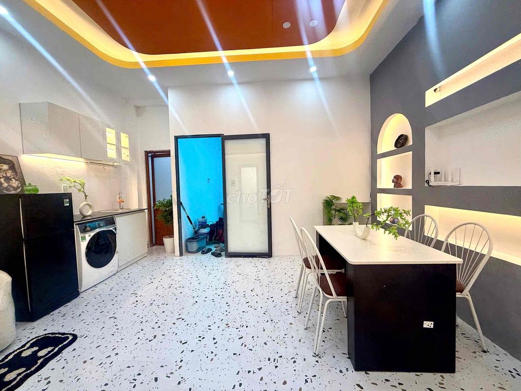 No restrictions on people and cars. Open two Tân Bình bedrooms.