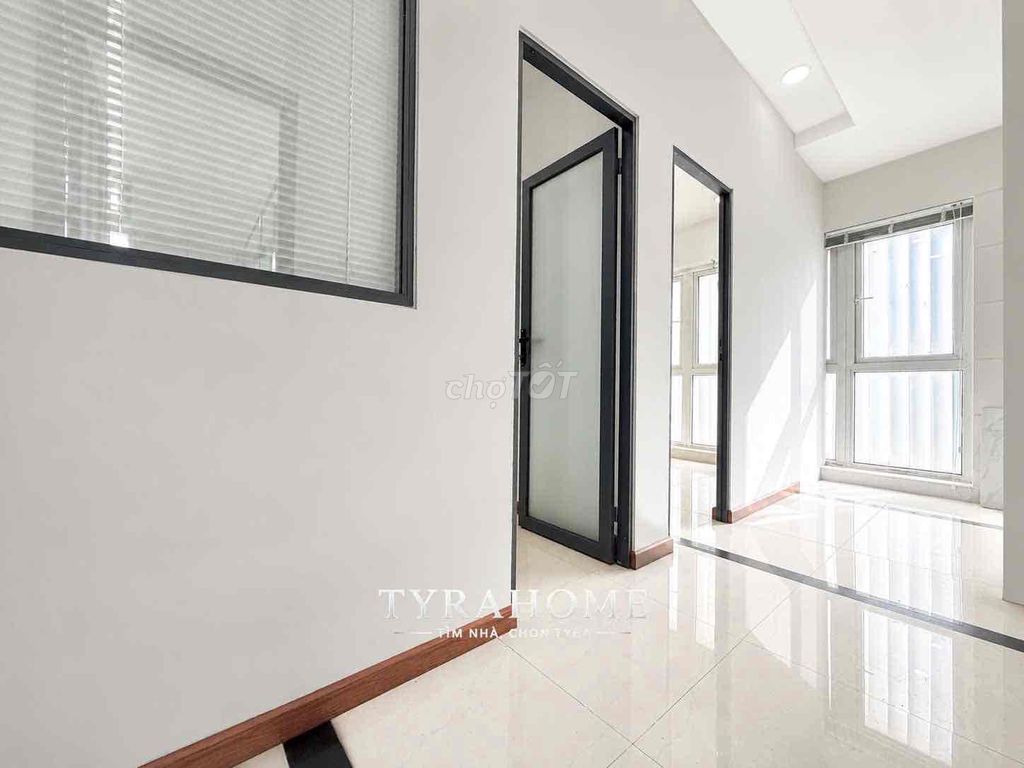 2 Ph.S.E. - Full interior - New House - Right - College: Granny, gtvt, .