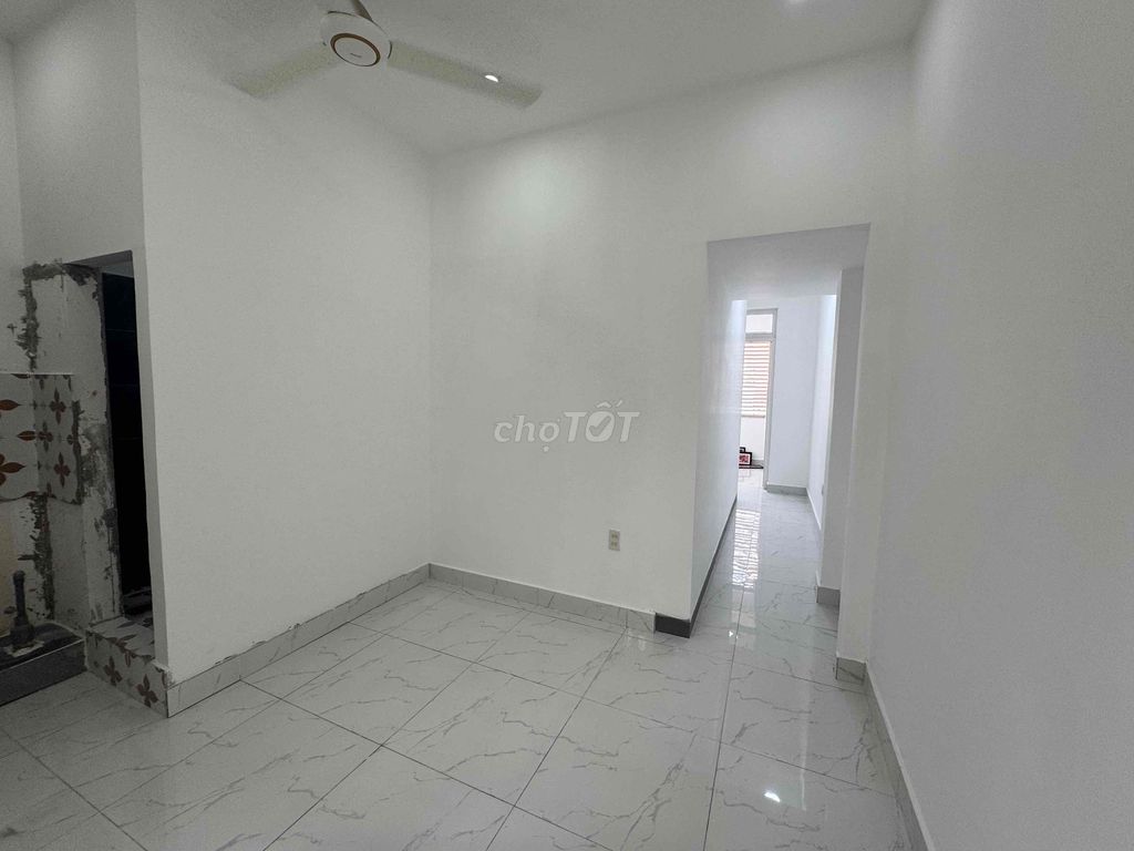 2 Ph.S.E. - Full interior - New House - Right - College: Granny, gtvt, .
