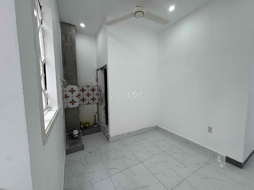 2 Ph.S.E. - Full interior - New House - Right - College: Granny, gtvt, .