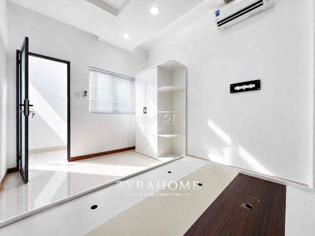 2 Ph.S.E. - Full interior - New House - Right - College: Granny, gtvt, .