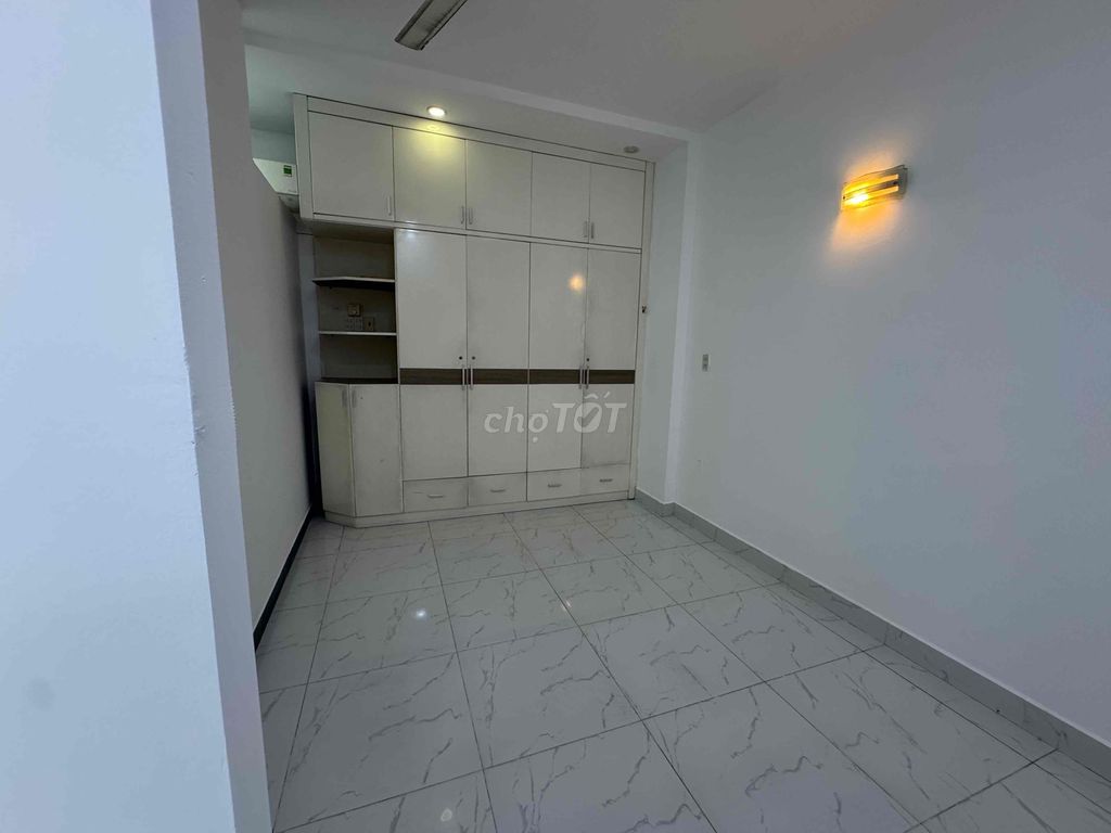 2 Ph.S.E. - Full interior - New House - Right - College: Granny, gtvt, .