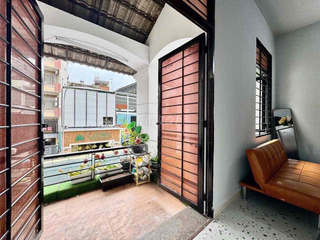 A balcony bedroom - 40 M2th district furniture kitchen fUll