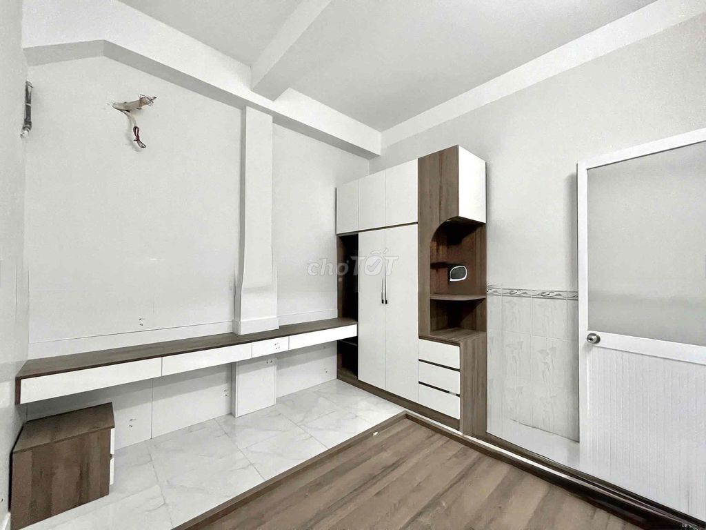 Hot new two bedrooms full of nuts.