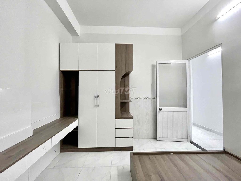 Hot new two bedrooms full of nuts.