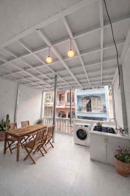 Open Võ Oanh hostel, which is a local social hostel near online view support.