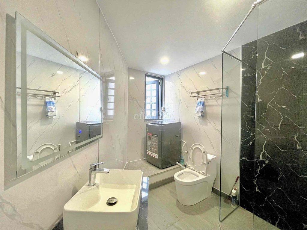 studio <i>Intra-integrally adjusts the clear window