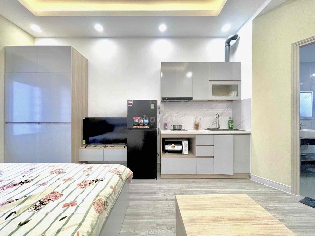 studio <i>Intra-integrally adjusts the clear window