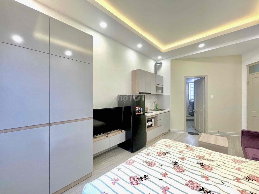 studio <i>Intra-integrally adjusts the clear window
