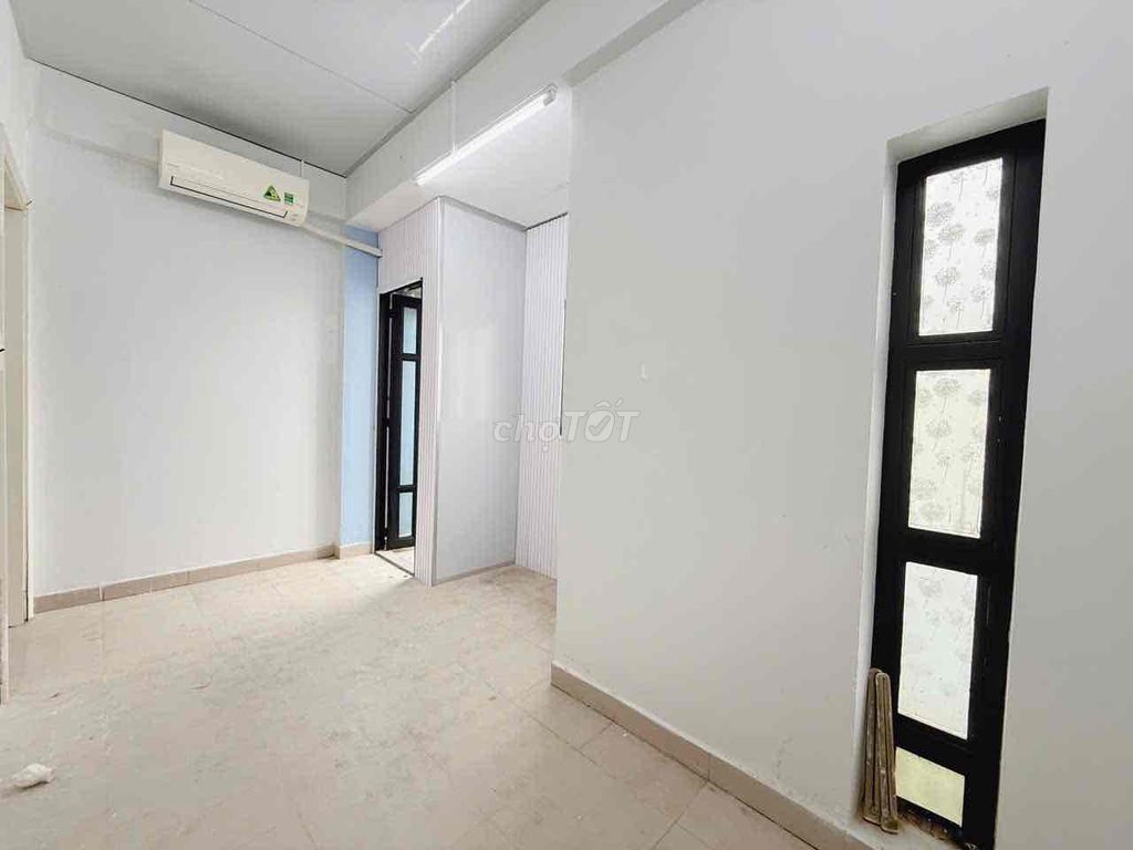 The two bedrooms have full interiors with balconies right here at Kinh Dương Vương.