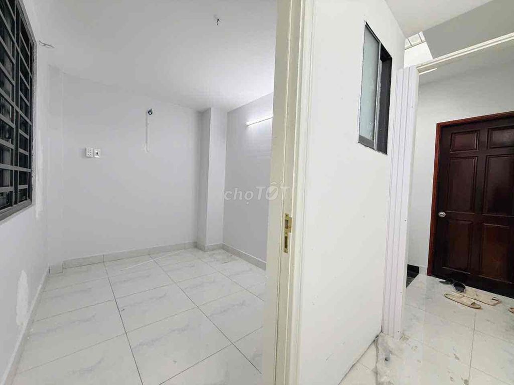The two bedrooms have full interiors with balconies right here at Kinh Dương Vương.