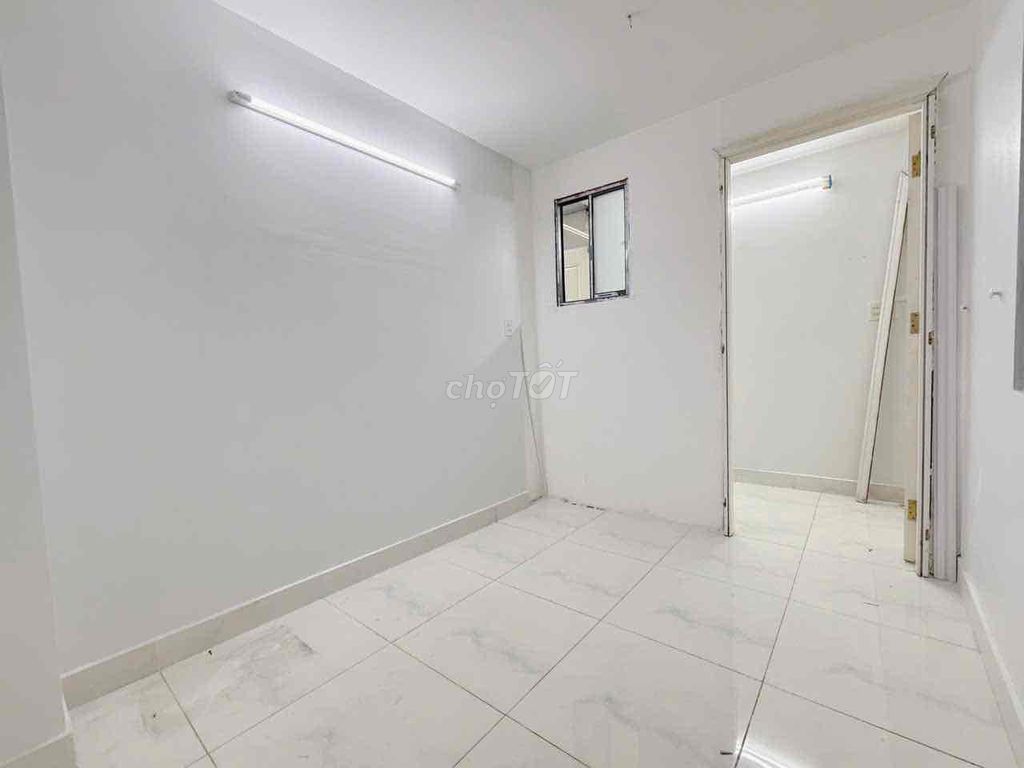 The two bedrooms have full interiors with balconies right here at Kinh Dương Vương.