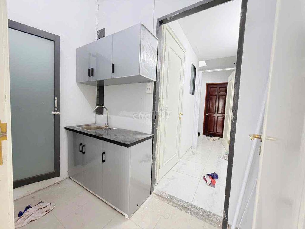 The two bedrooms have full interiors with balconies right here at Kinh Dương Vương.