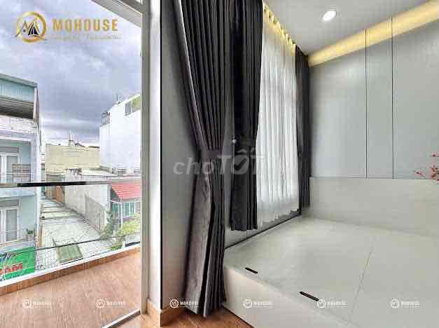 The apartment full interior has a convenient balcony over the hiflit-uth
