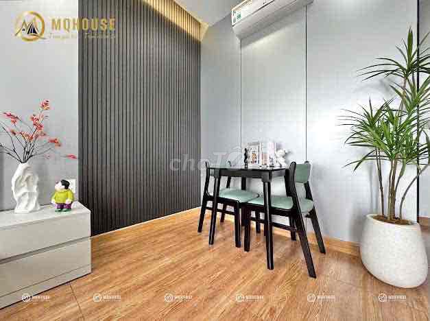 The apartment full interior has a convenient balcony over the hiflit-uth