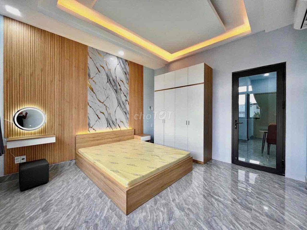 One bedroom, elevator, full interior at Bình Thạnh.