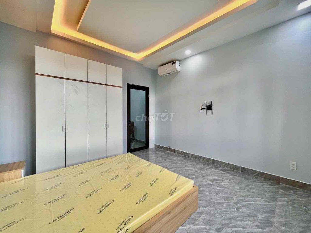 One bedroom, elevator, full interior at Bình Thạnh.
