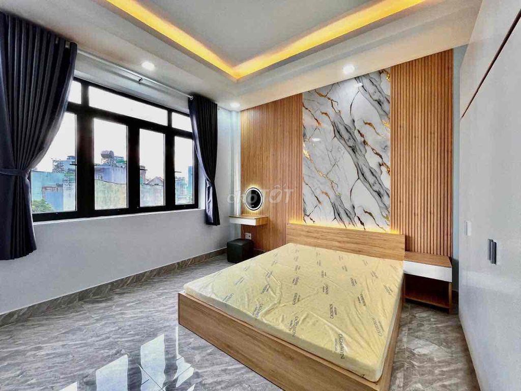 One bedroom, elevator, full interior at Bình Thạnh.
