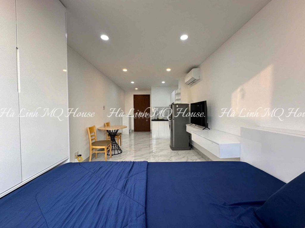 Rent the real-estate real room near Landmark81 District 1.