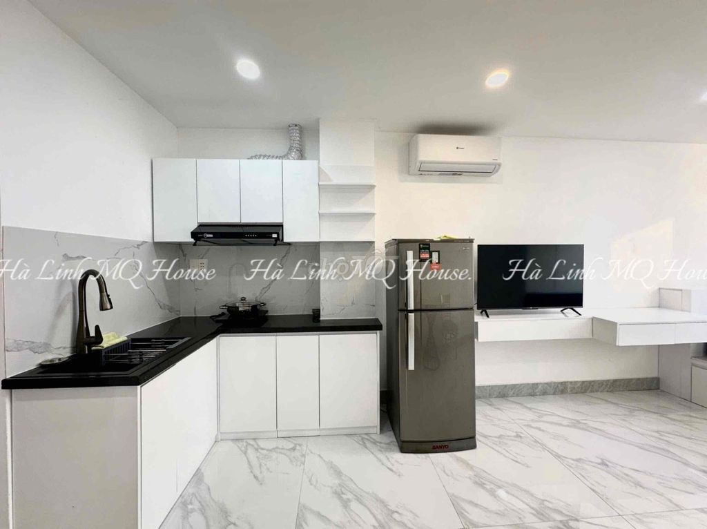 Rent the real-estate real room near Landmark81 District 1.