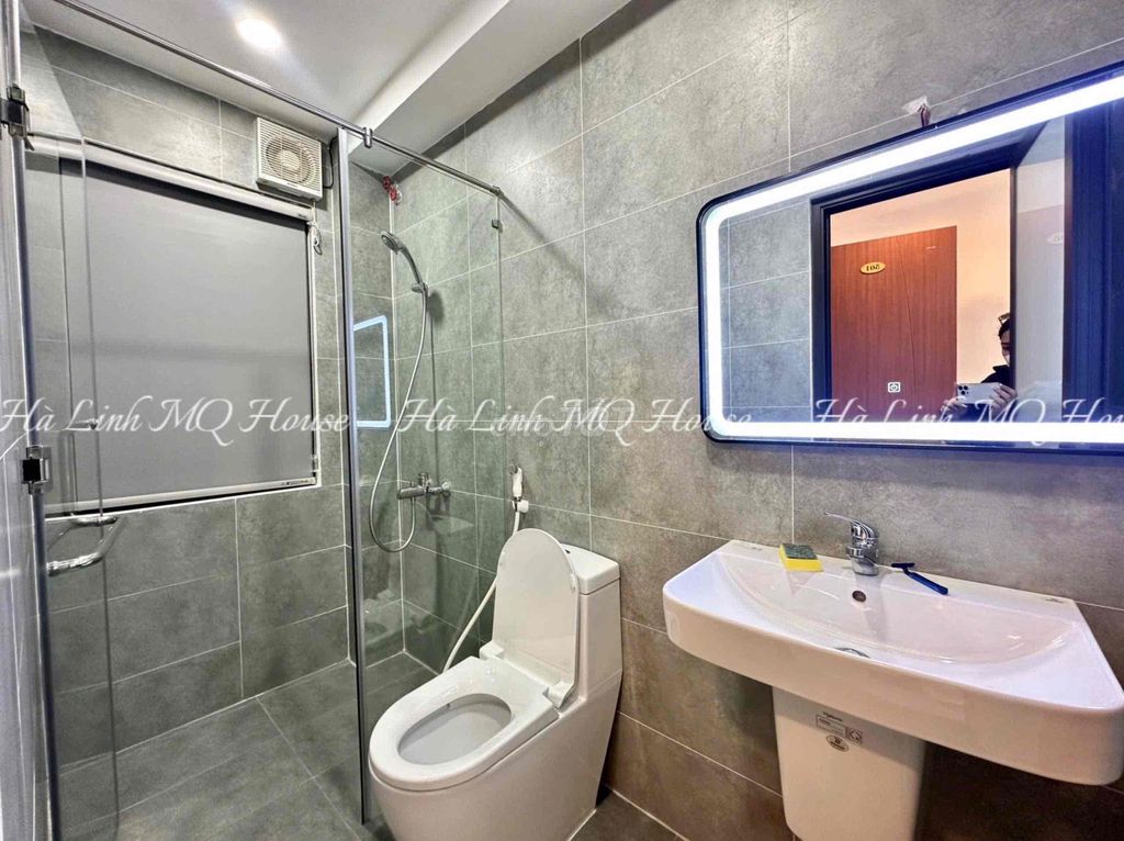 Rent the real-estate real room near Landmark81 District 1.
