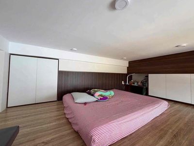 The apartment nears a four-four-four-four-cent renter.