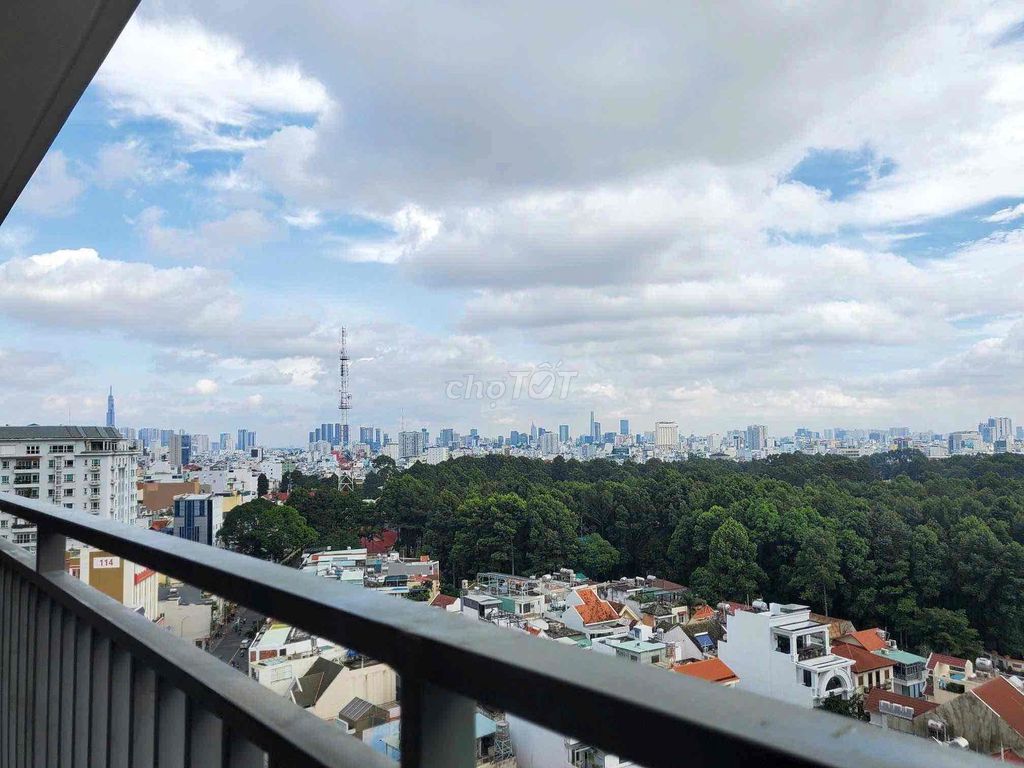 A nice high-end apartment designed three bedrooms in right now.