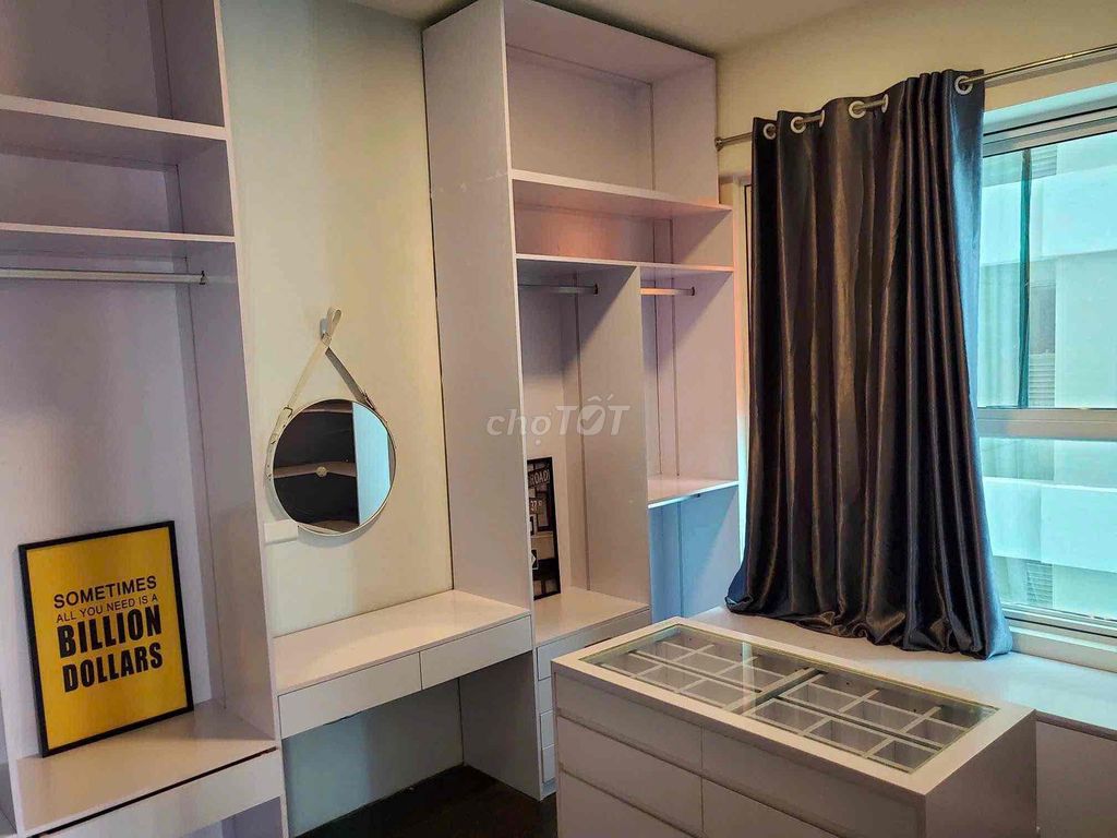 A nice high-end apartment designed three bedrooms in right now.