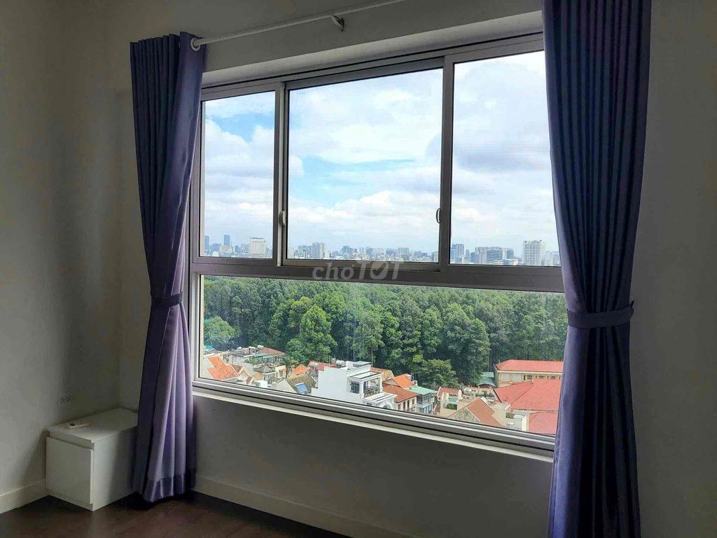 A nice high-end apartment designed three bedrooms in right now.