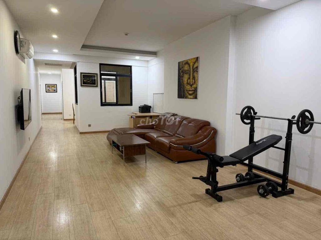 Rent the 7th, 160m2 large areas, 3 bedrooms, interiors.