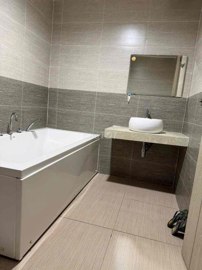 Rent the 7th, 160m2 large areas, 3 bedrooms, interiors.