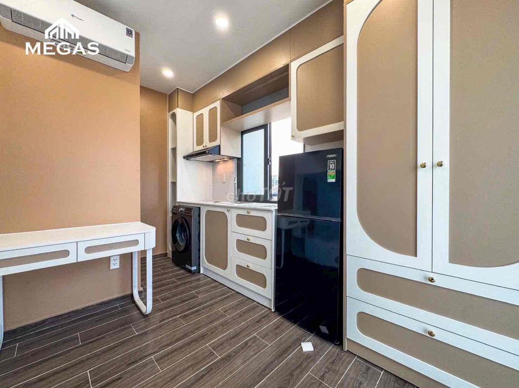 Small interior moved in Right at University gtvt-fpt-cvpm