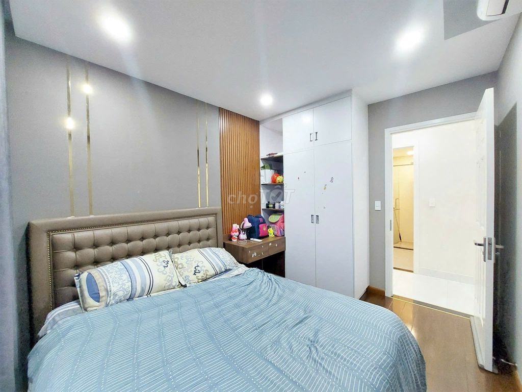 Three Golden Mansion Novaland Room 100 meters, perfect 20 million.
