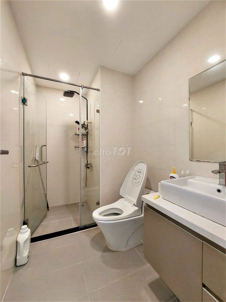 Three Golden Mansion Novaland Room 100 meters, perfect 20 million.
