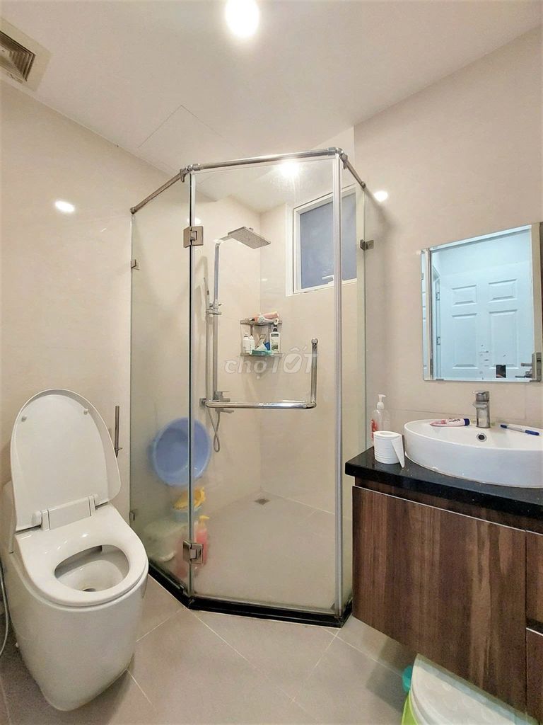 Three Golden Mansion Novaland Room 100 meters, perfect 20 million.