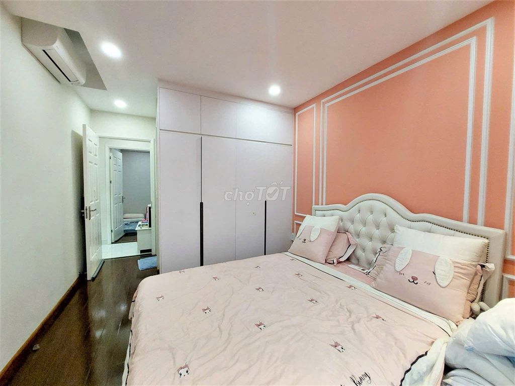 Three Golden Mansion Novaland Room 100 meters, perfect 20 million.