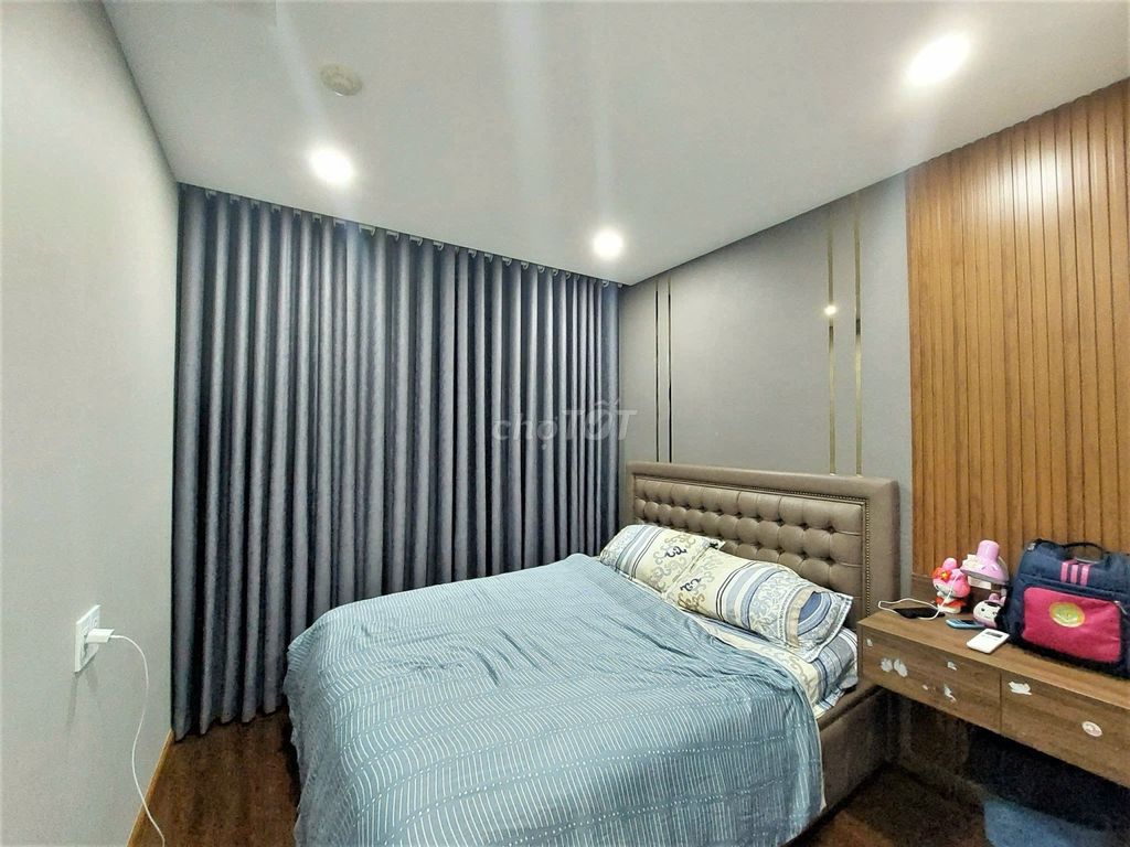Three Golden Mansion Novaland Room 100 meters, perfect 20 million.