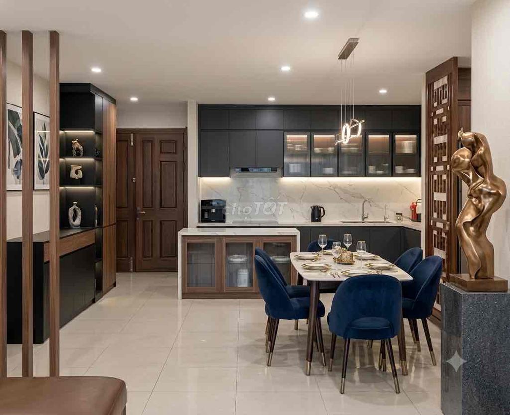 The two super-wide bedrooms have interiors, renting apartments to class.