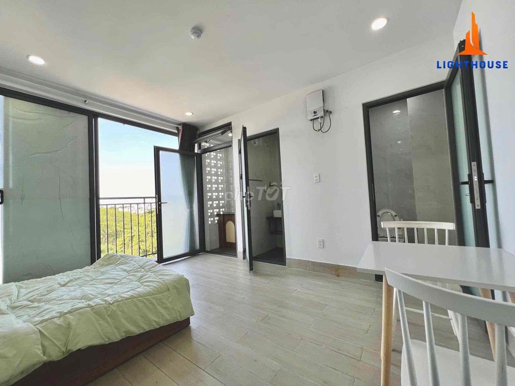 The balcony studio is full of furniture right here in Nguyễn Văn Lượng.