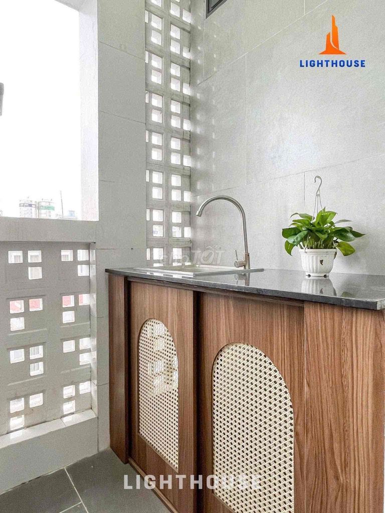 The balcony studio is full of furniture right here in Nguyễn Văn Lượng.
