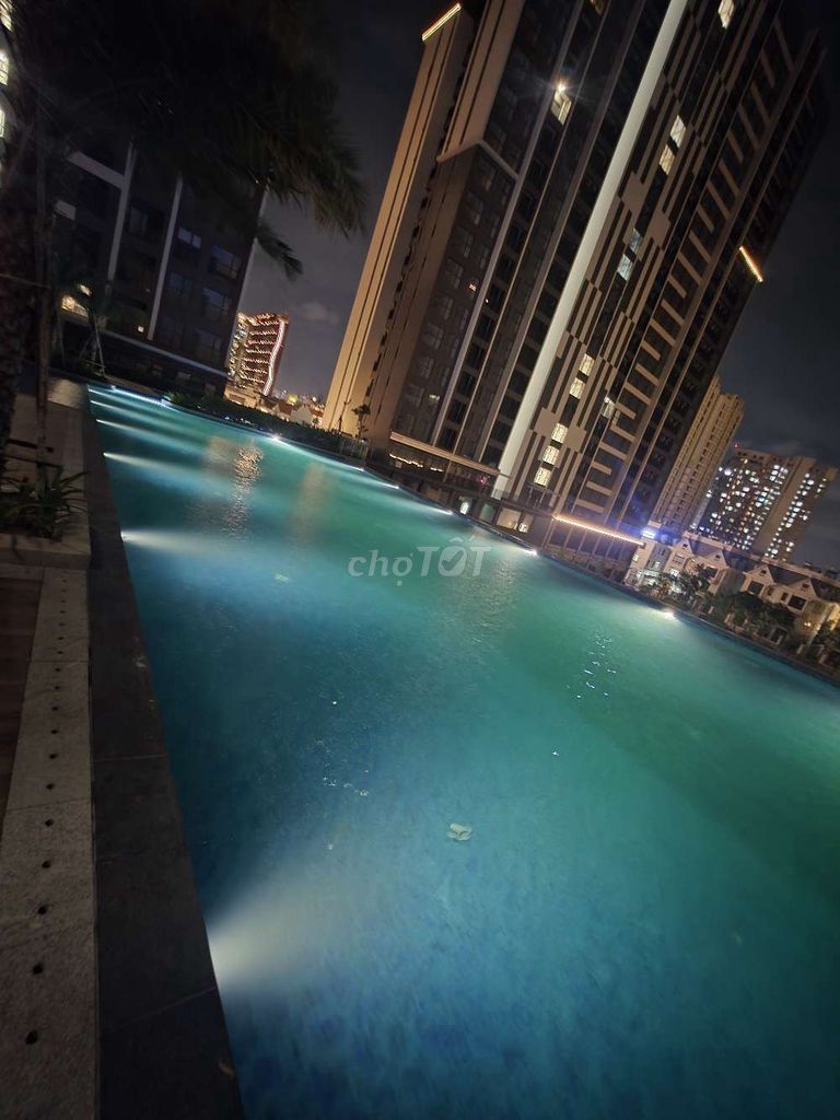 It's the owner who rents his apartment to two bedrooms-- View landmark 81.