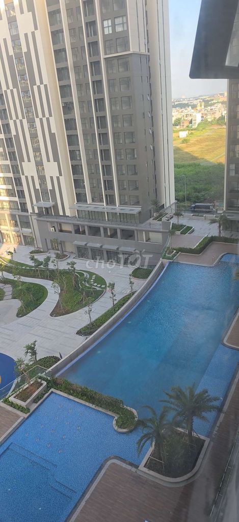 It's the owner who rents his apartment to two bedrooms-- View landmark 81.