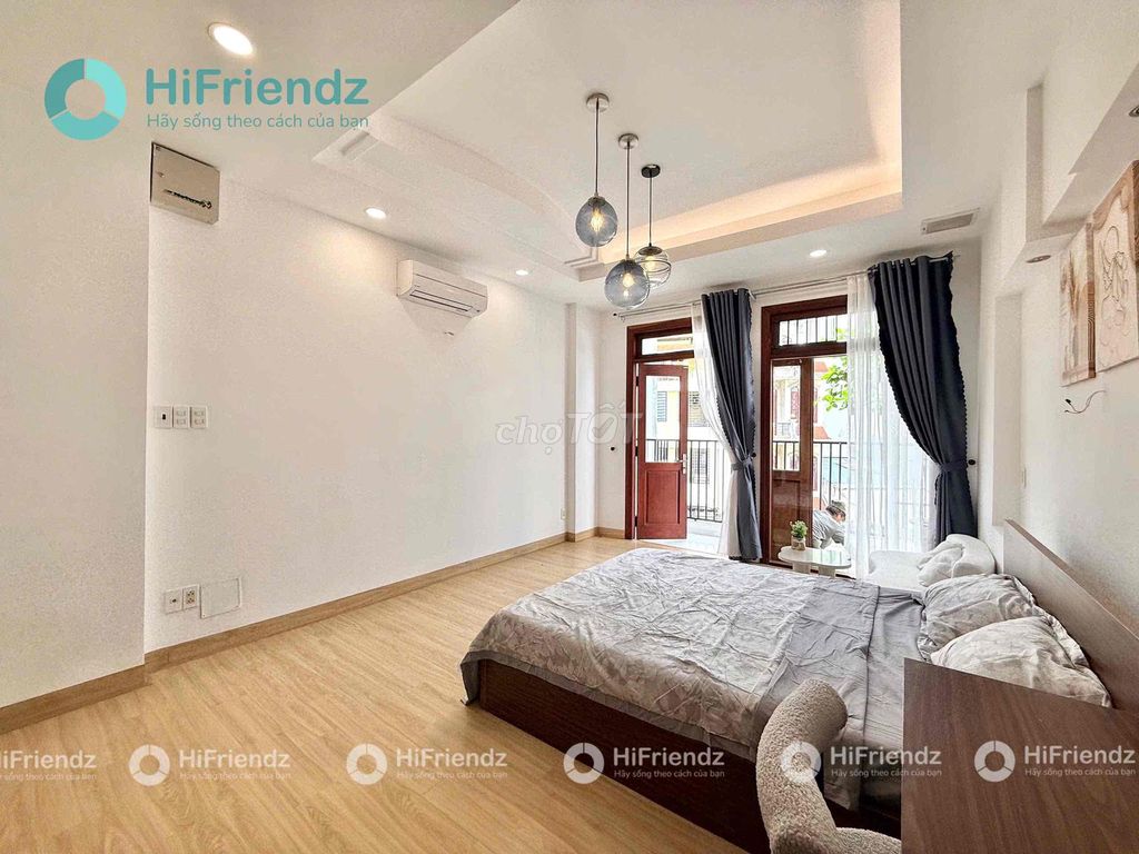 Open a high-rise apartment. A room in the kitchen. Bancol/ open windows.