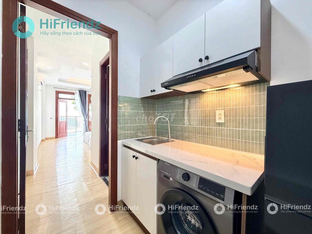 Open a high-rise apartment. A room in the kitchen. Bancol/ open windows.