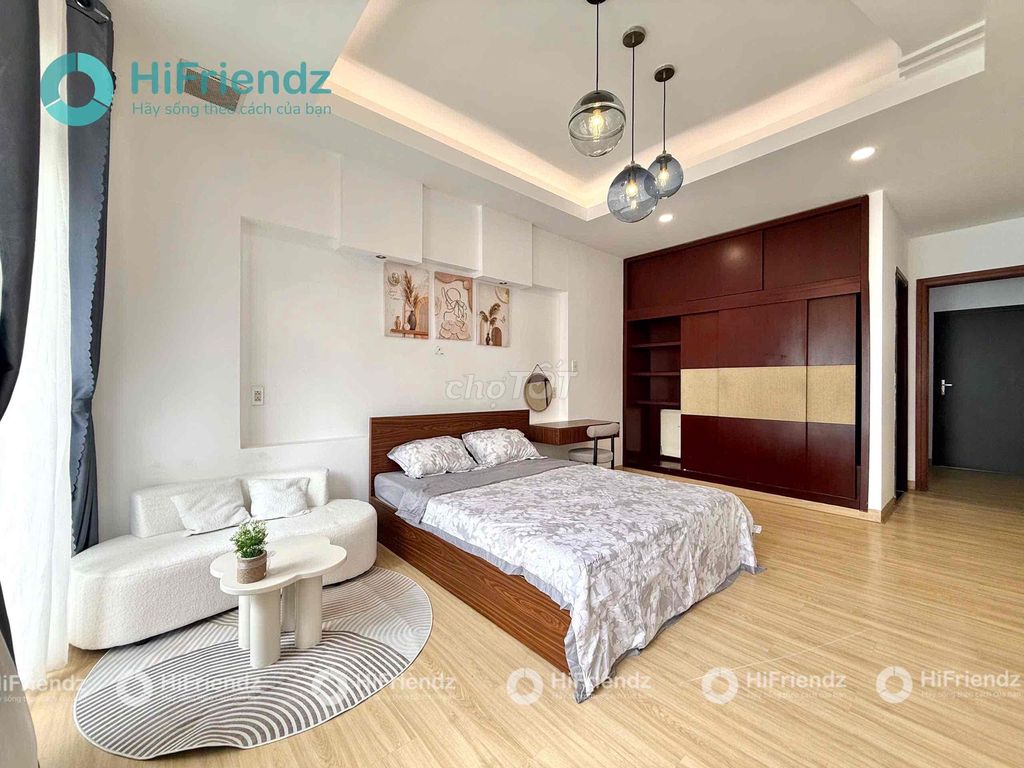 Open a high-rise apartment. A room in the kitchen. Bancol/ open windows.